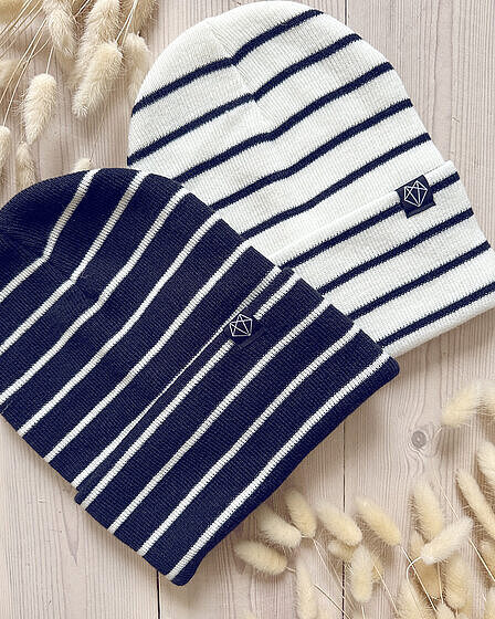 Striped hat in dark blue and white