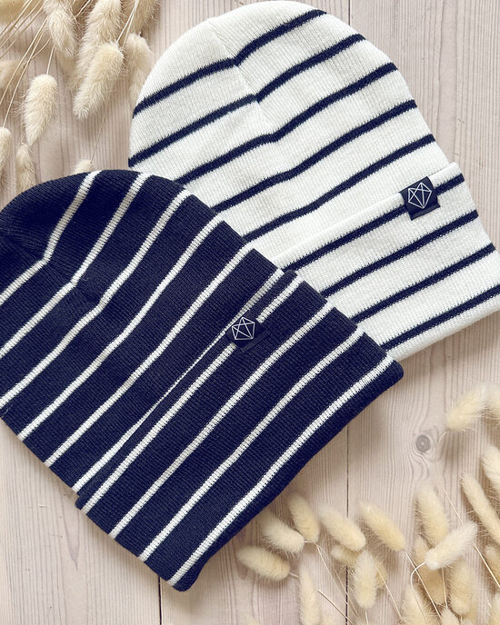 Striped hat in dark blue and white