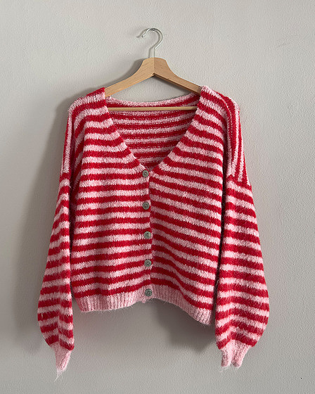 Rosa-rot gestreifte Strickjacke für Damen