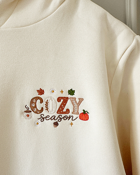 Bestickter Cozy Season Hoodie