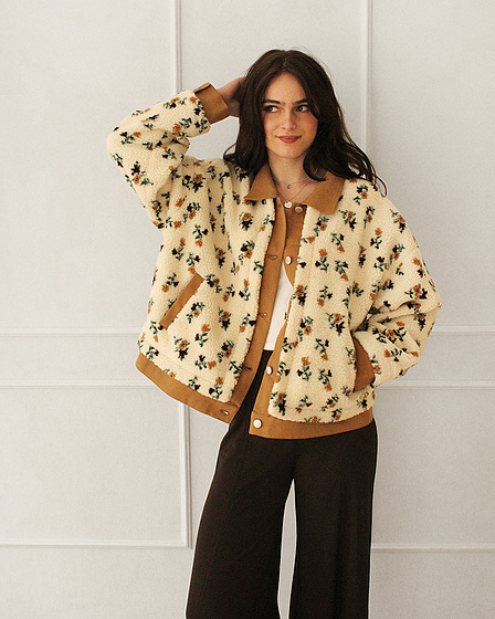Teddy jacket with floral pattern and contrasting collar