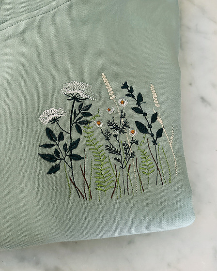 Bestickter Damen-Hoodie mit Blumen in Salbeigrün