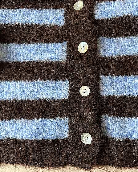 Strickjacke gestreift in Blau-Braun