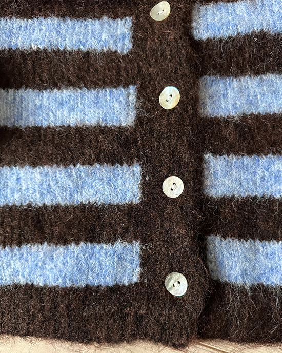 Strickjacke gestreift in Blau-Braun