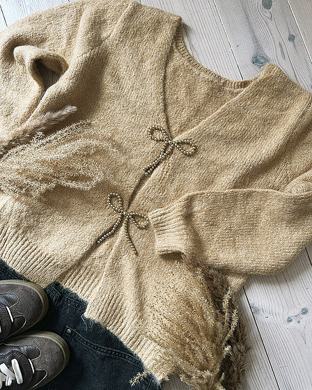 Knitted Sweater with Bow Back – Beige, One Size EU 36–42