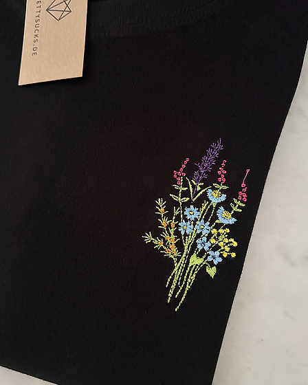 Damen T-Shirt mit Blumen -Stickerei auf der Brust in schwarz