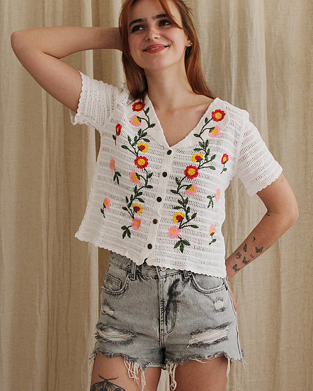 Häkel-Top mit Blumen in weiß