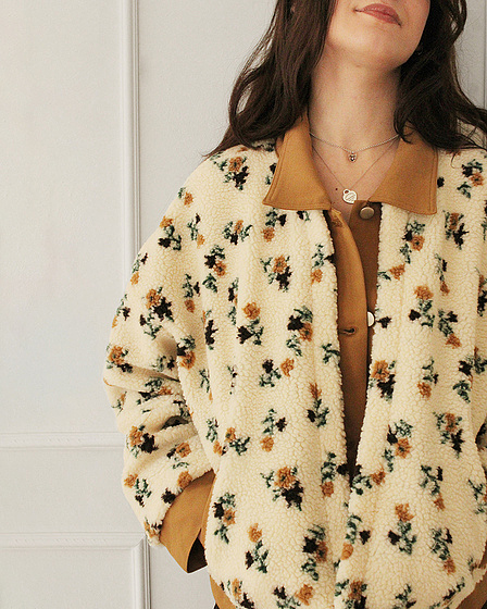 Teddy jacket with floral pattern and contrasting collar