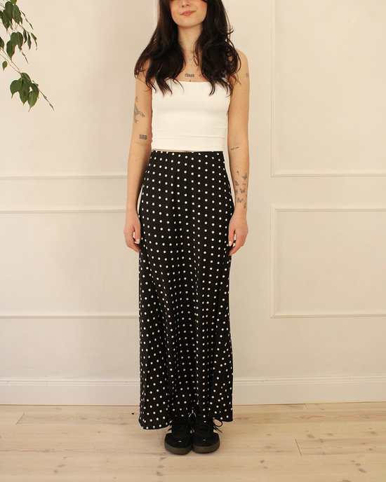 Schwarzer Maxirock mit Püktchen-Muster in weiß