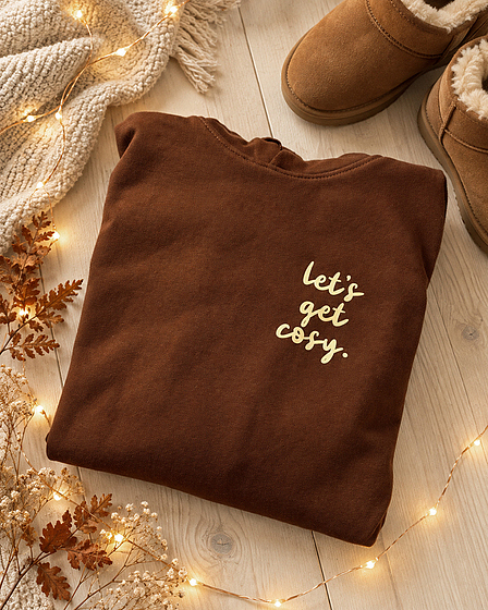 Let's get Cosy Hoodie in braun mit Backprint