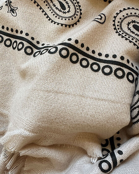 XL Wollschal mit Paisley-Muster in taupe
